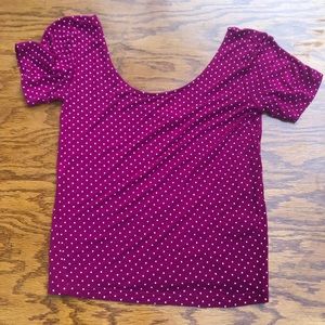 Cute semi-crop top, color is like a berry color